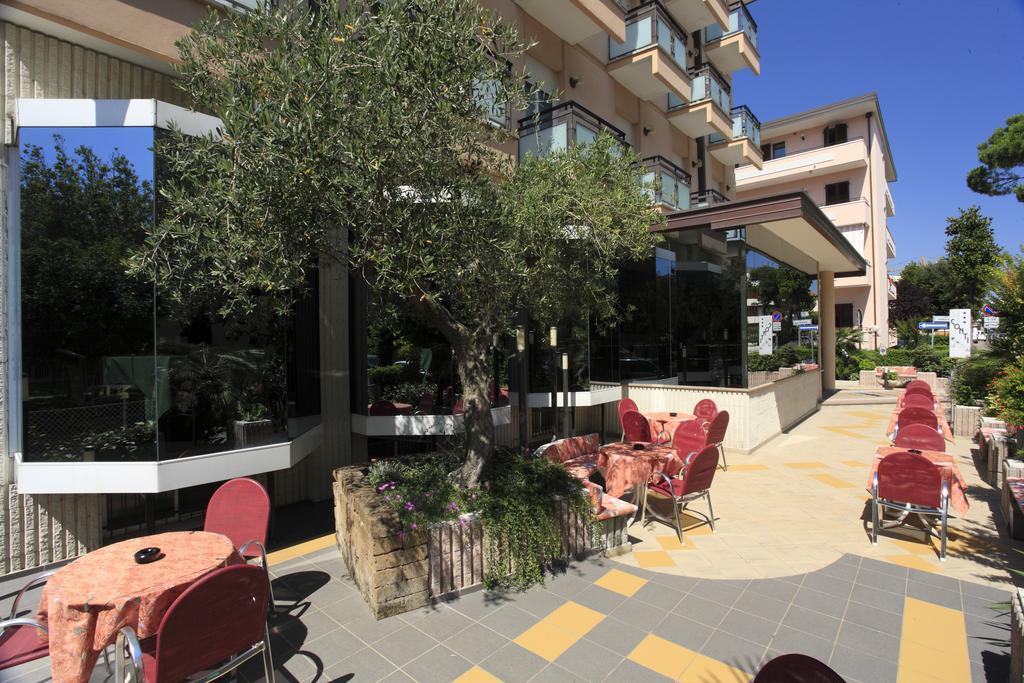 Hotel Conti Rimini Exterior foto
