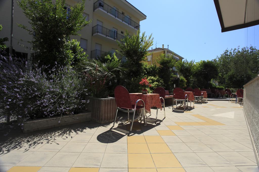 Hotel Conti Rimini Exterior foto