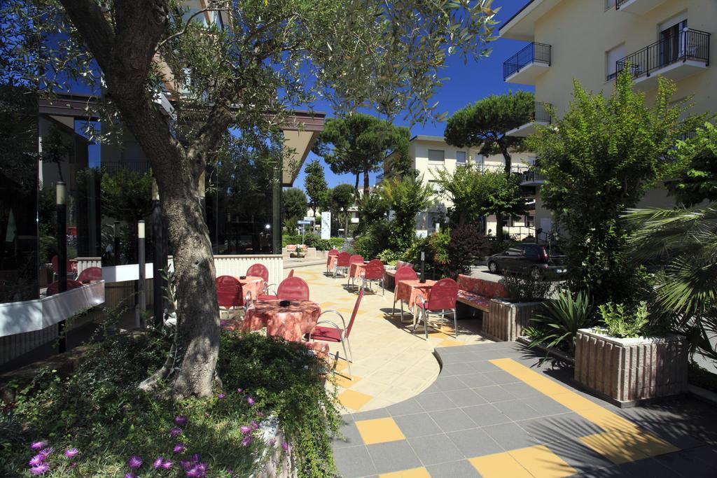 Hotel Conti Rimini Exterior foto