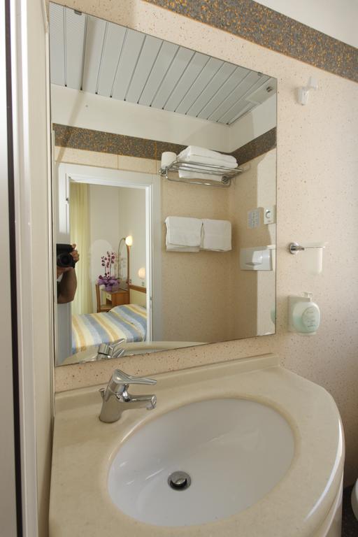 Hotel Conti Rimini Cameră foto